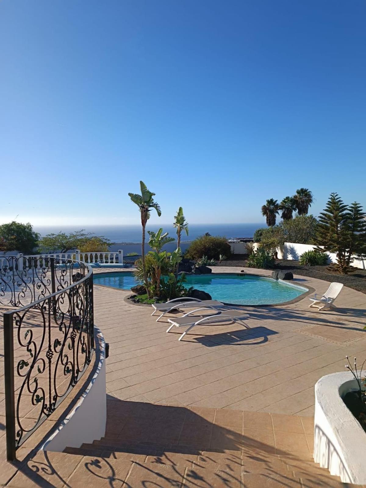 Wonderful Country With Amazing Sea View Tias
